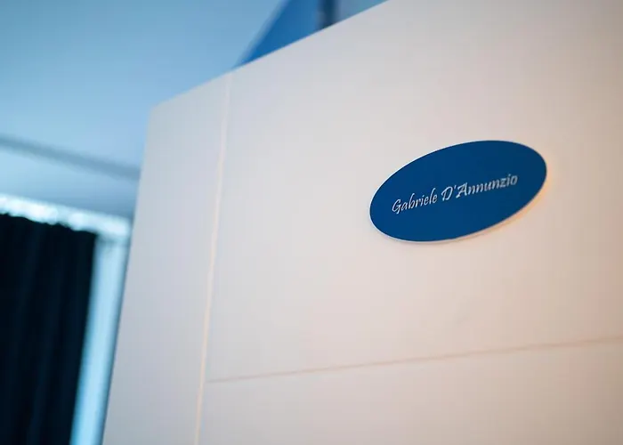 L' Angolo Dei Poeti - Nocleg ze śniadaniem 4*