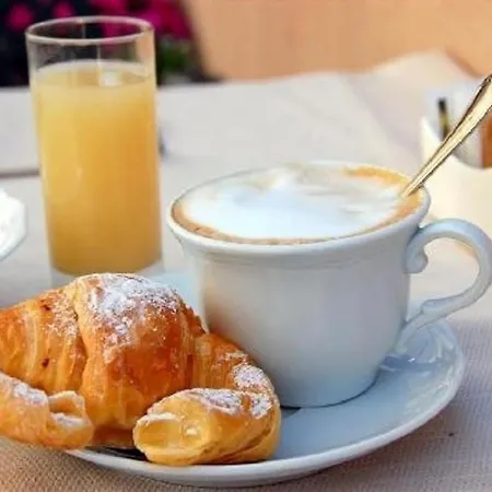 L' Angolo Dei Poeti - Panzió 4*